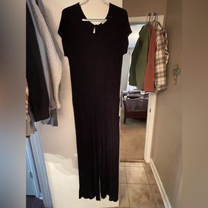 Black pant romper. Super cute and fits TTS. Small ca sleeves